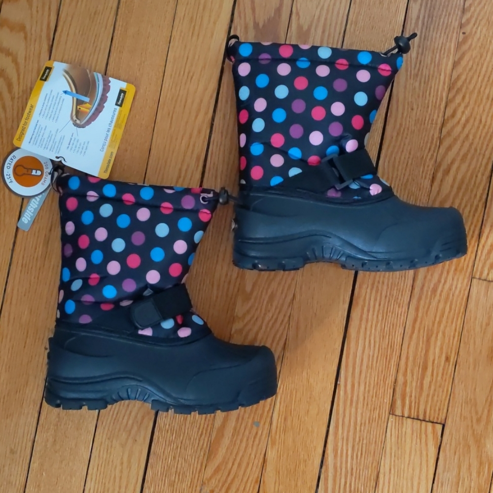 Kids snow boots.